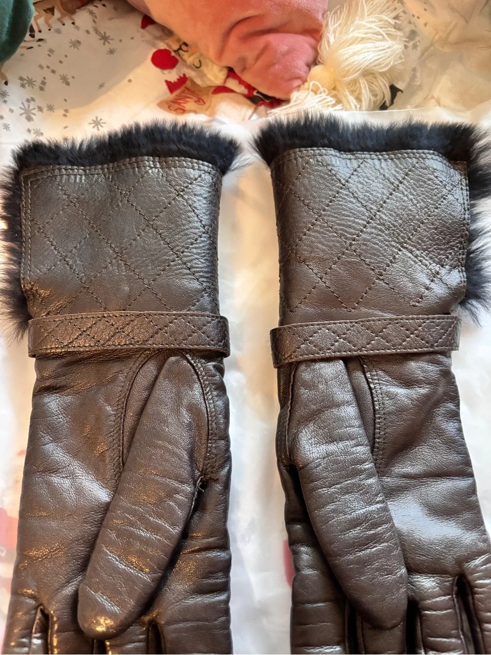CHANEL Black Quilted Lambskin Cashmere Fur Gloves Size 7